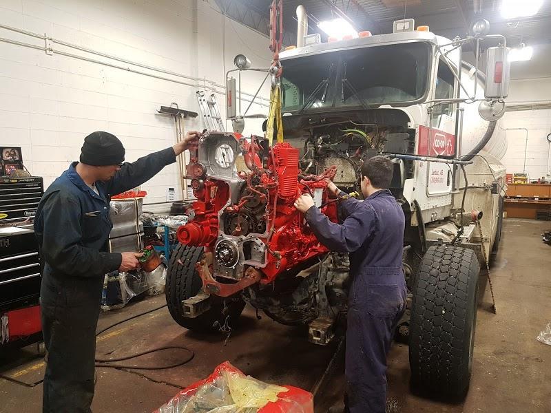 Fireweed Heavy Truck & Equipment Repairs Ltd - Réparation de camion à Edmonton (AB) | AutoDir