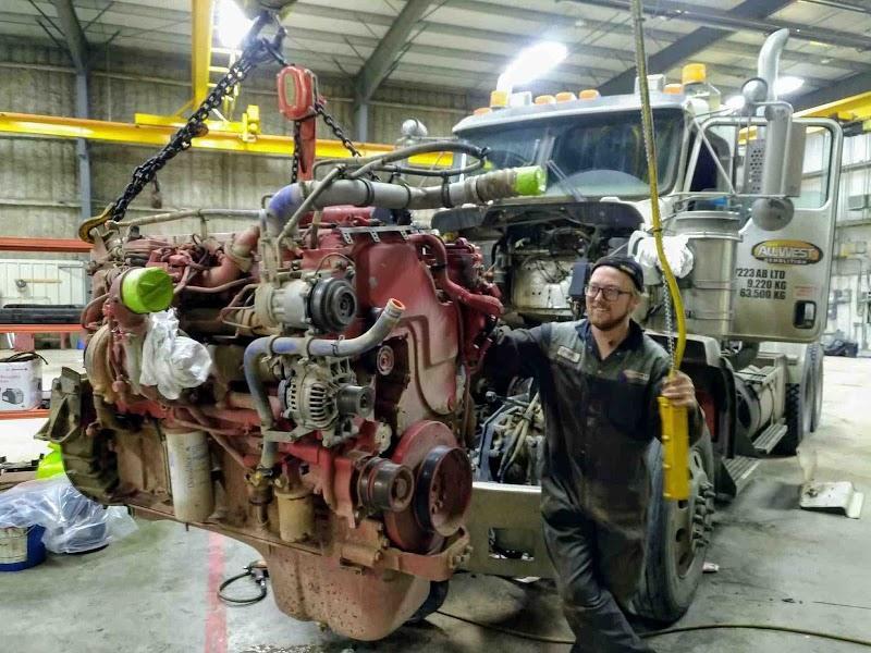 Truck Repair Mach 6 Truck & Heavy Equipment Repair in Edmonton (AB) | AutoDir