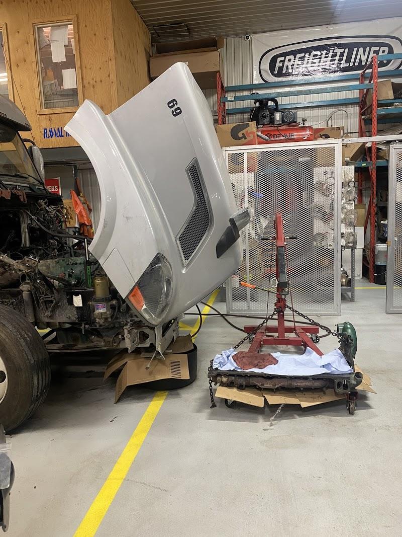 Réparation de camion Rawal transport and Truck Maintenance à Vaudreuil-Dorion (Quebec) | AutoDir
