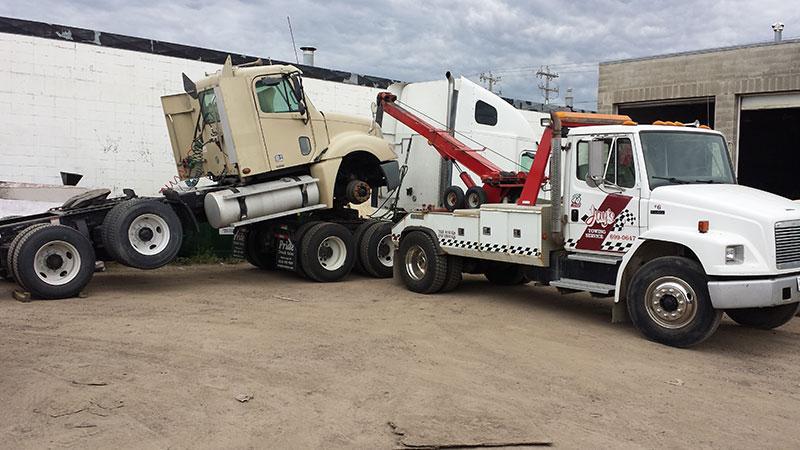 Jays Towing Service Inc - Service de remorquage à Edmonton (AB) | AutoDir
