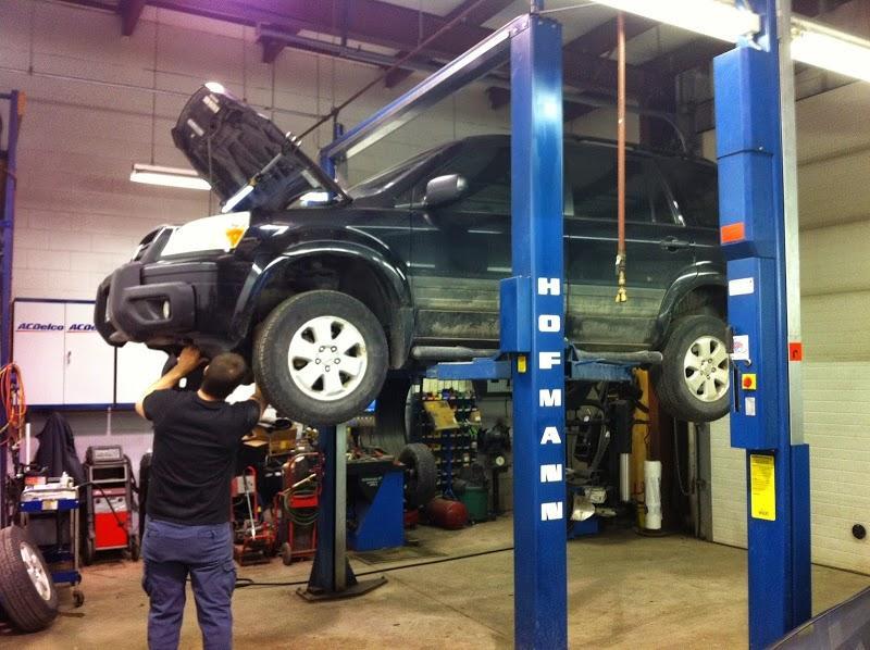 Atelier de réparation automobile Universal Garage à Kingston (ON) | AutoDir